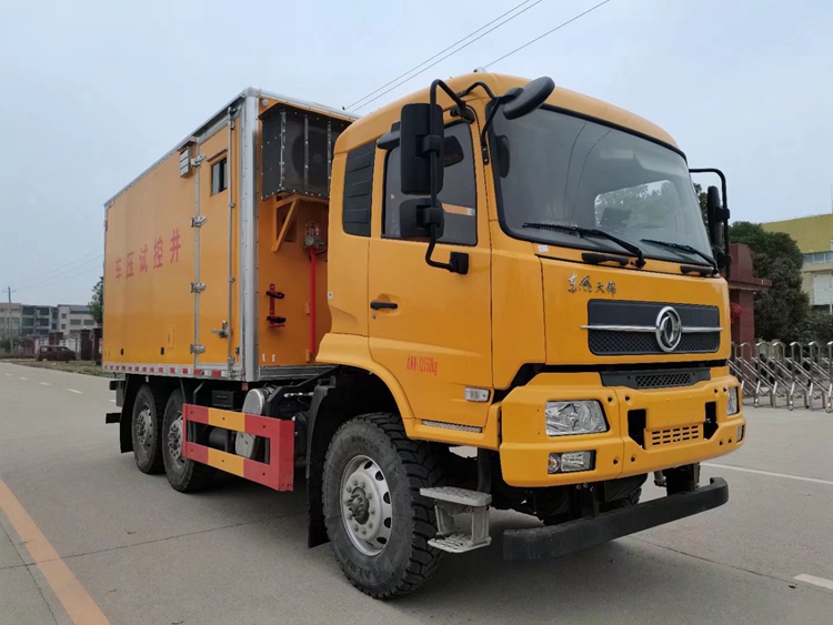 東風(fēng)六驅(qū)越野試壓車