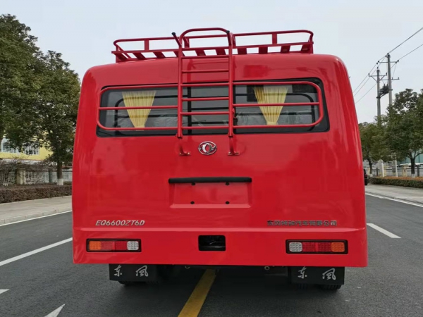 東風四驅17座越野客車