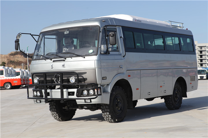 東風牌四驅越野客車