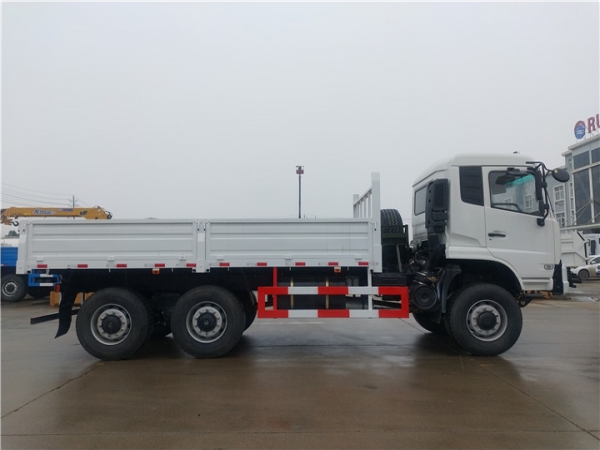 出口東風(fēng)六驅(qū)越野載貨汽車