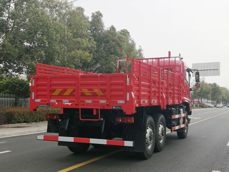 六驅(qū)210馬力越野載貨車