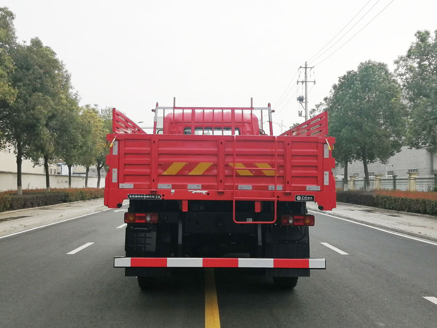 六驅(qū)210馬力越野載貨車