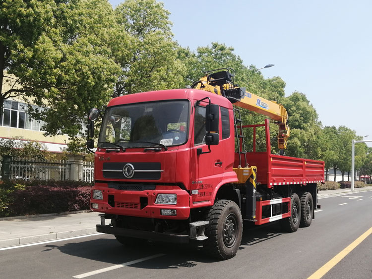 東風六驅260馬力-越野隨車吊
