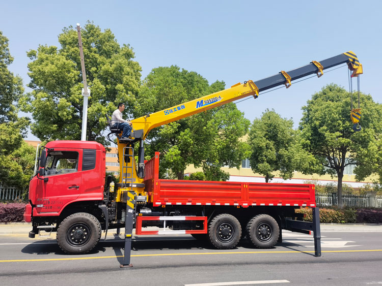 東風六驅260馬力-越野隨車吊